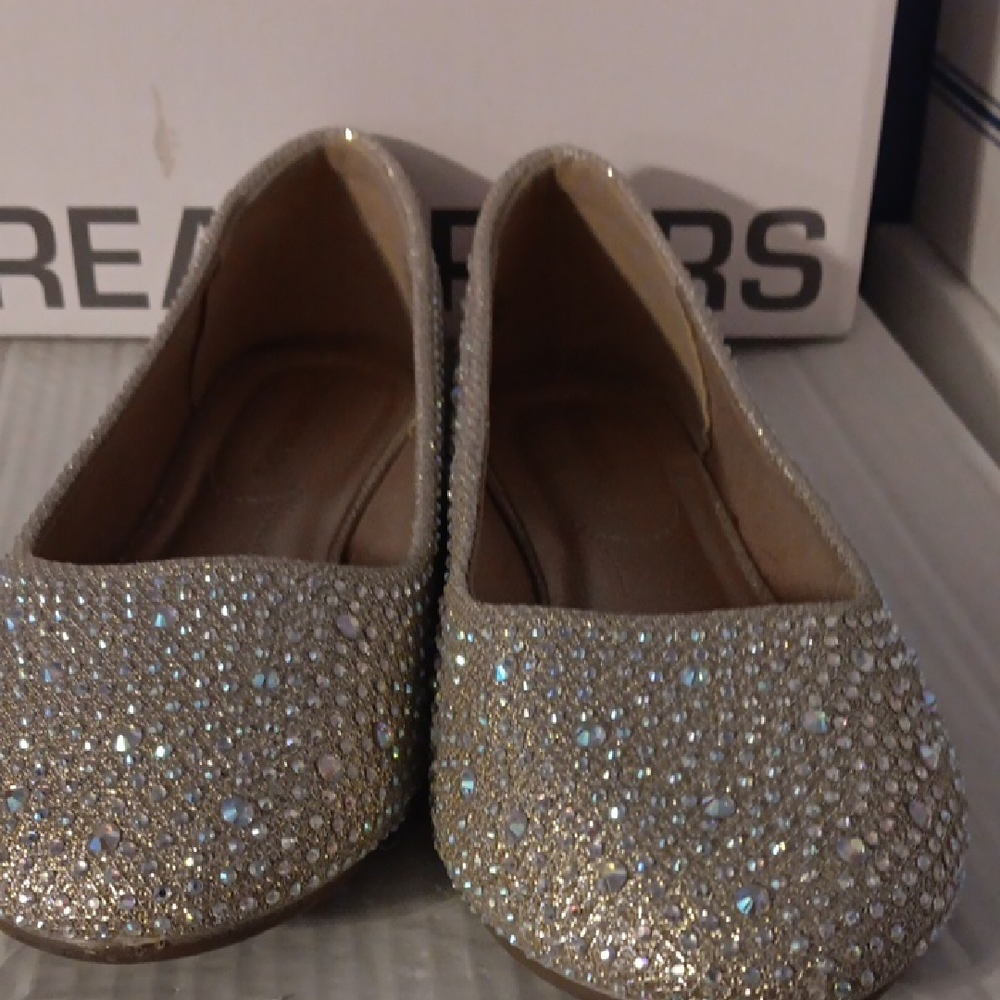 Dream Pairs gold sole shine size 9
